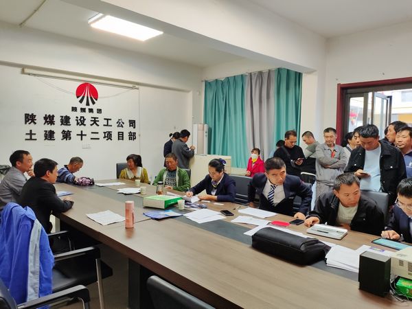 陜煤建設(shè)天工公司：落實(shí)實(shí)名制工資“芯”卡，讓農(nóng)民工心里更放“薪”