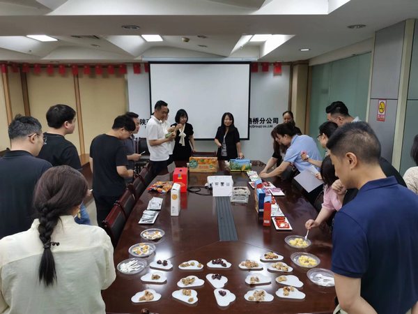 陜煤建設(shè)路橋分公司情系端午，放“粽”一下