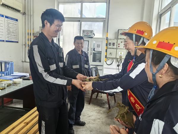 陜煤建設(shè)洗選煤運營公司神渭蒲城運營項目部：當端午節(jié)遇上安全月  職工“粽”享安全