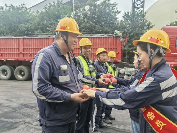 陜煤建設(shè)洗選煤運營公司開展“溫馨父親節(jié)，協(xié)管囑安全”活動