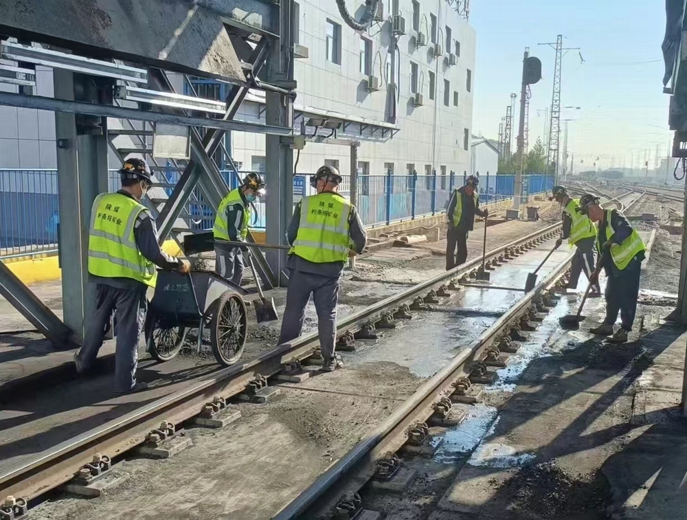 陜煤建設(shè)洗選煤運(yùn)營公司檸條塔運(yùn)營項(xiàng)目部： 他們，用汗水刻下堅(jiān)守！