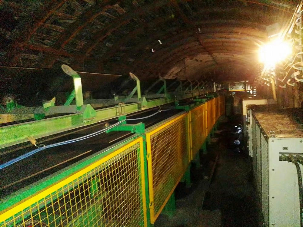 陜煤建設渭南分公司承建的西卓煤礦1511工作面帶式輸送機安裝工程提前72小時完工獲贊譽