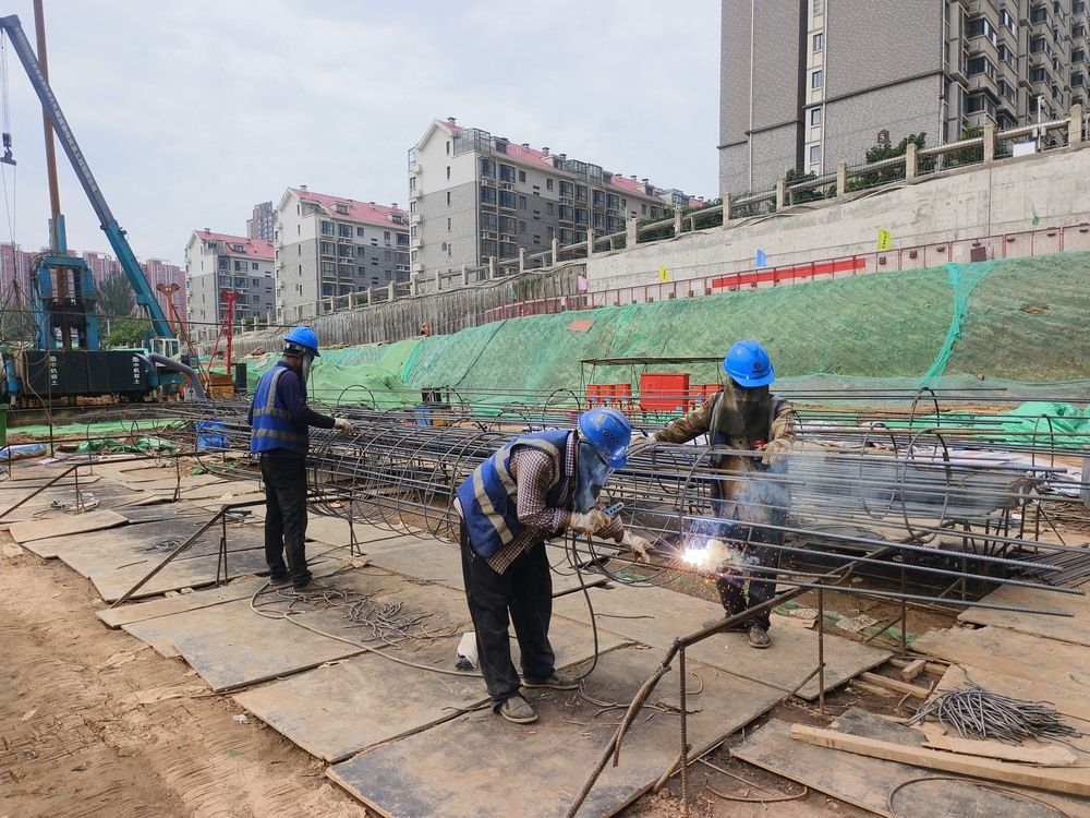 陜煤建設(shè)新龍城直屬項(xiàng)目部：高溫下的堅守