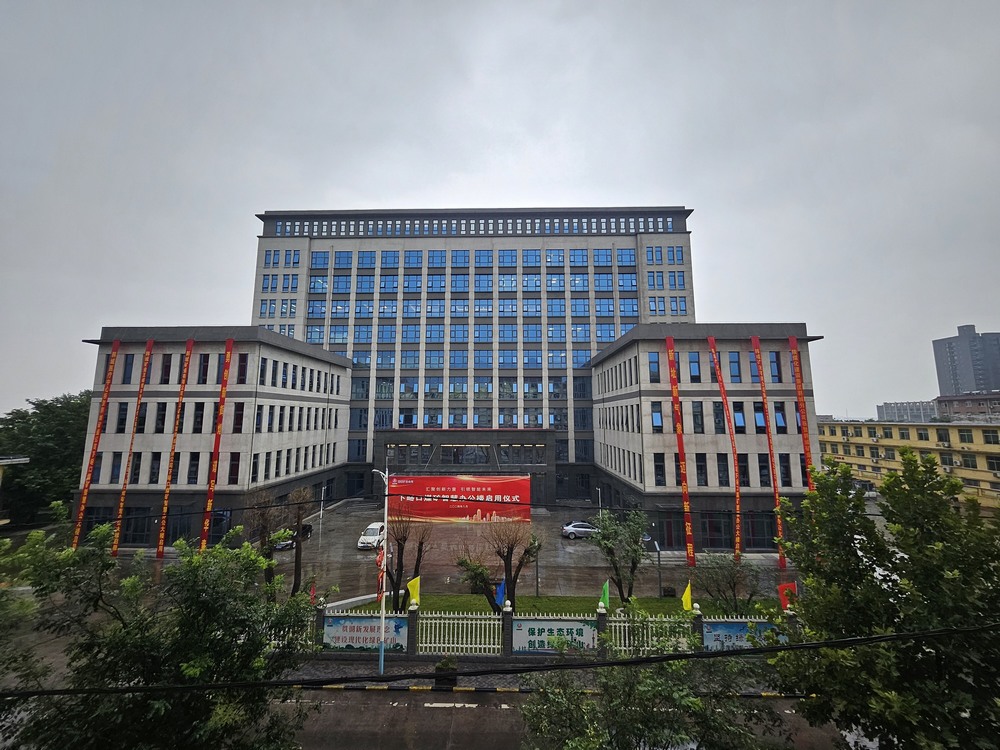 陜煤建設韓城分公司承建的下峪口煤礦調(diào)度指揮綜合辦公樓工程順利通過竣工驗收