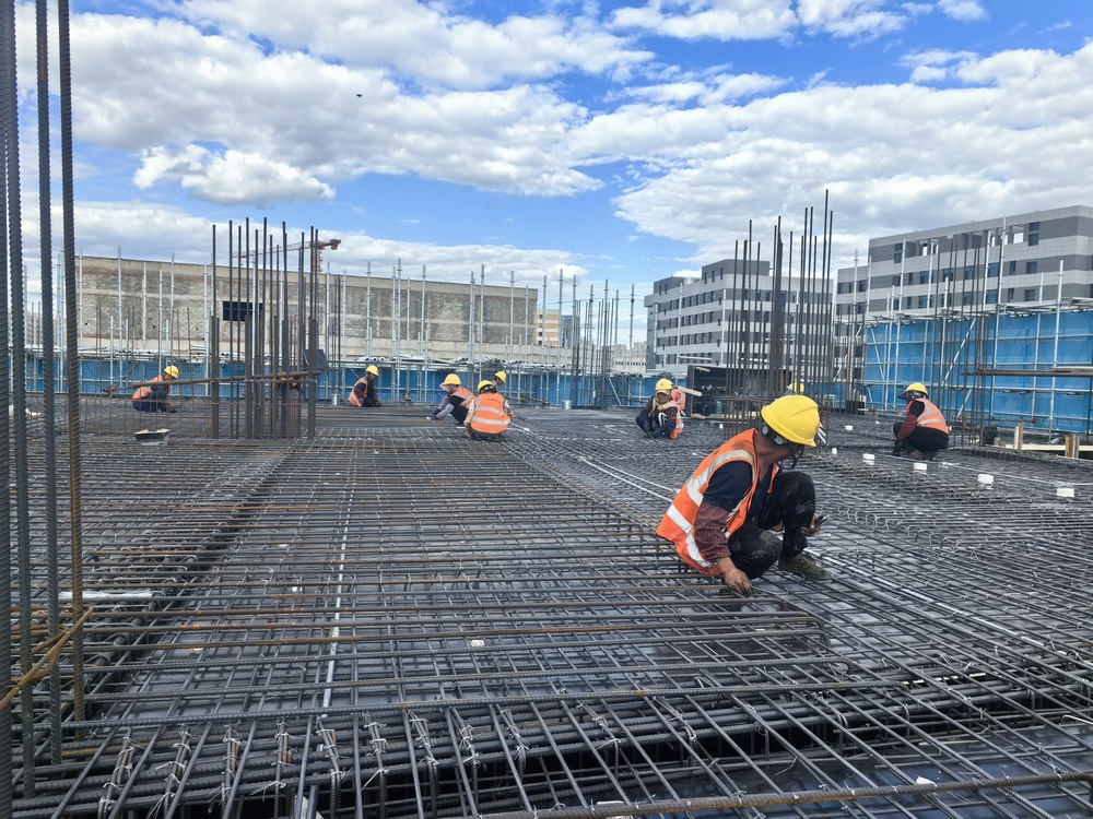 秋韻滿工地  奏響建設交響曲