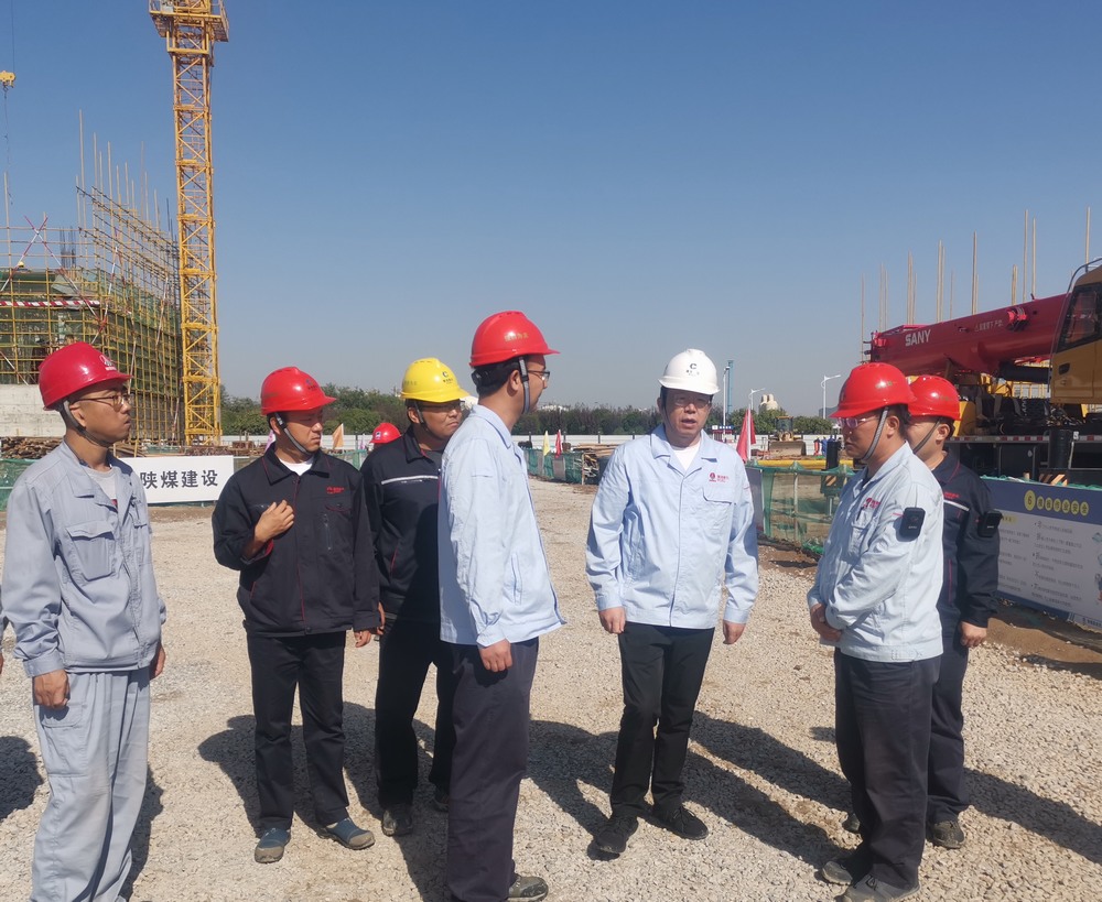 蒲城清潔能源化工有限責(zé)任公司黨委書記、董事長封建利一行深入陜煤建設(shè)天工公司基層項(xiàng)目部檢查指導(dǎo)