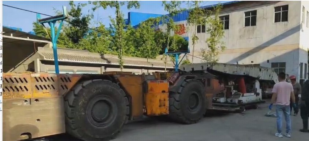 陜煤設(shè)計(jì)研究院：韓城礦業(yè)公司桑樹坪二號(hào)井率先應(yīng)用無(wú)軌膠輪車支架搬運(yùn)車運(yùn)輸，提高工作效率，確保安全生產(chǎn)