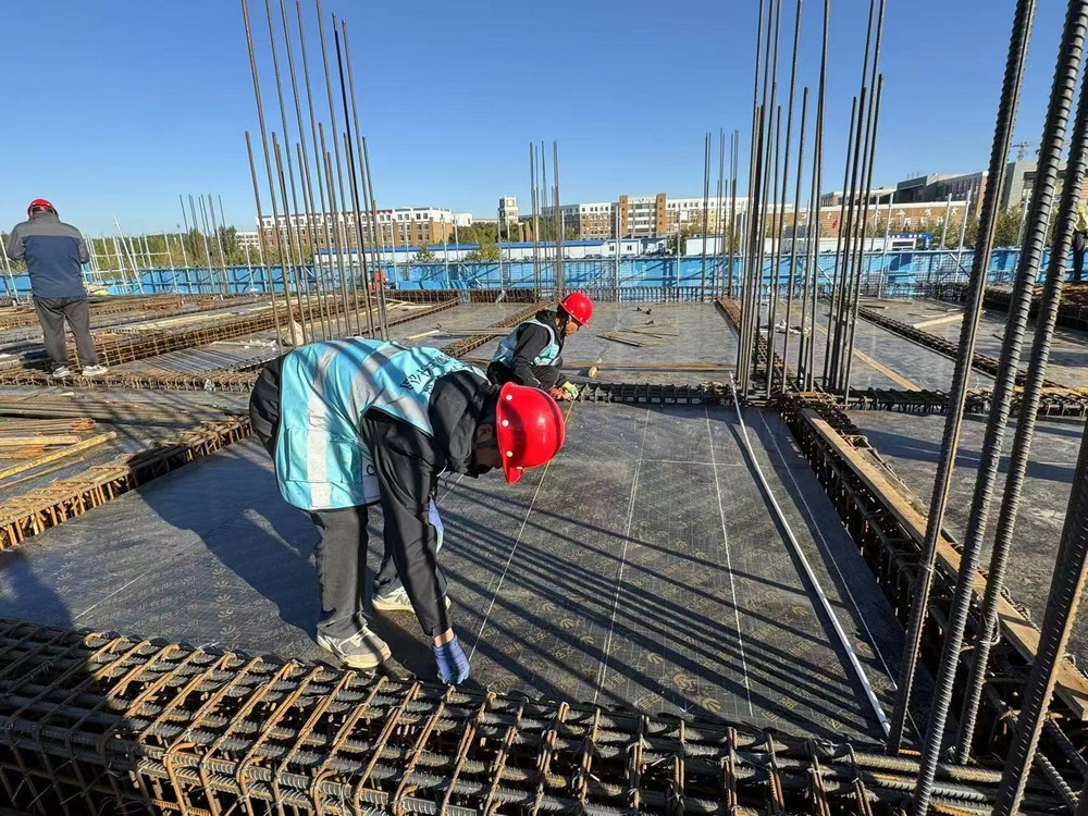 寒冬堅(jiān)守，工地上的最美身影