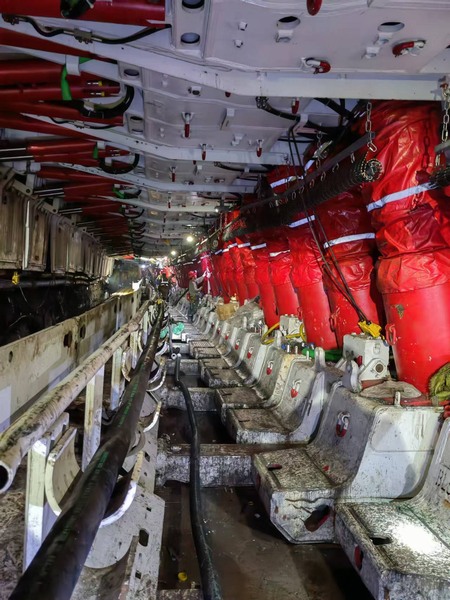 陜煤建設(shè)煤礦運營服務(wù)分公司：巴拉素煤礦22盤區(qū)2201綜采工作面機(jī)電設(shè)備安裝工程單機(jī)通電試運轉(zhuǎn)圓滿成功