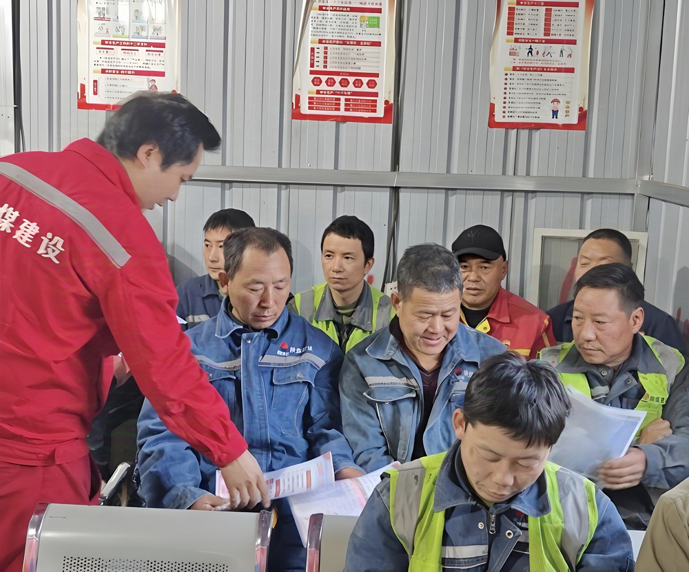 陜煤建設(shè)礦建二公司安裝項(xiàng)目部：百日活動(dòng)添新彩，消防宣傳駐防線