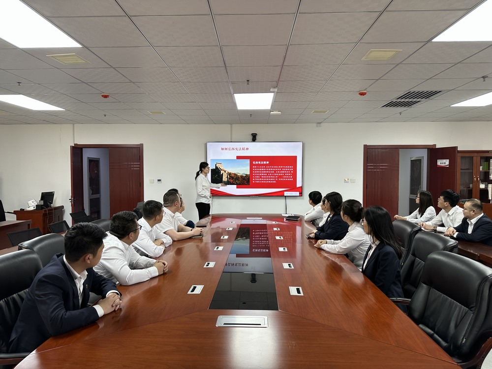 陜煤建設(shè)洗選煤運(yùn)營公司開展“弘揚(yáng)憲法精神，維護(hù)憲法權(quán)威”國家憲法日主題宣傳活動(dòng)