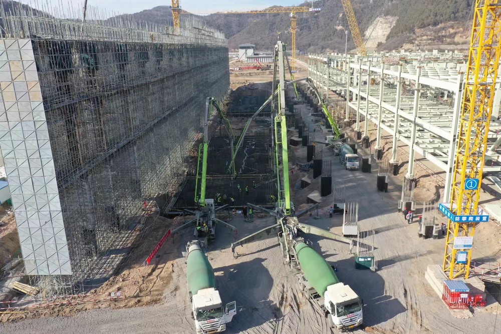 陜煤建設(shè)黃陵電廠項目部：三臺汽車泵，25小時，2830立方米混凝土順利完成澆筑