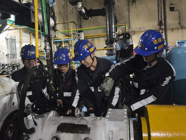 陜煤建設(shè)洗選煤運(yùn)營(yíng)公司紅柳林洗煤廠項(xiàng)目部：煙花燦九天  煤裝立在崗