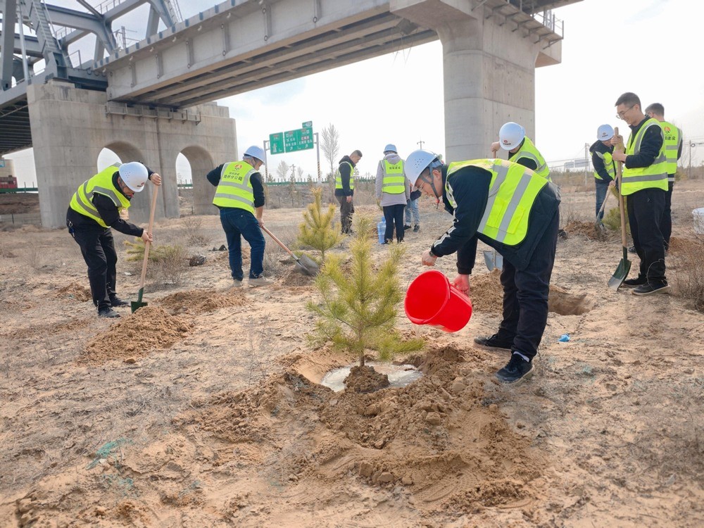 陜煤建設(shè)路橋分公司：夏意漸濃四月天，“青”風(fēng)助力促發(fā)展
