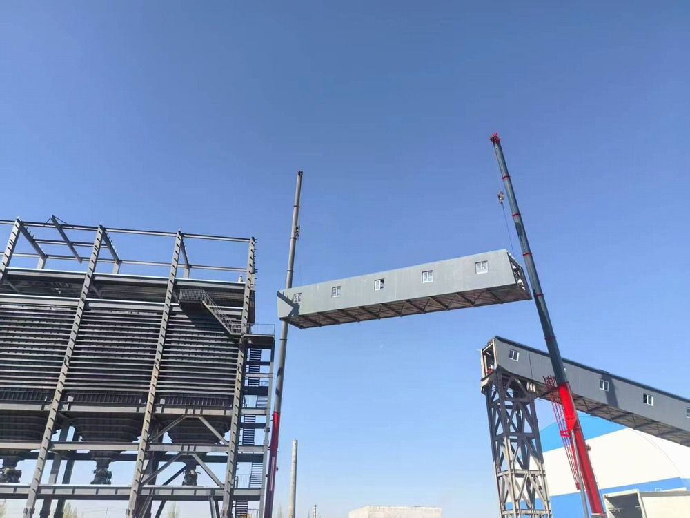 陜煤建設(shè)天工公司新疆第一項目部：雙機(jī)協(xié)作展絕技，棧橋凌空貫長虹