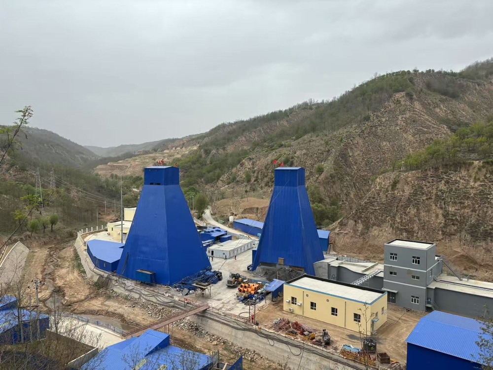 陜煤建設(shè)礦建三公司承建的華龍項目一期立井工程順利完工