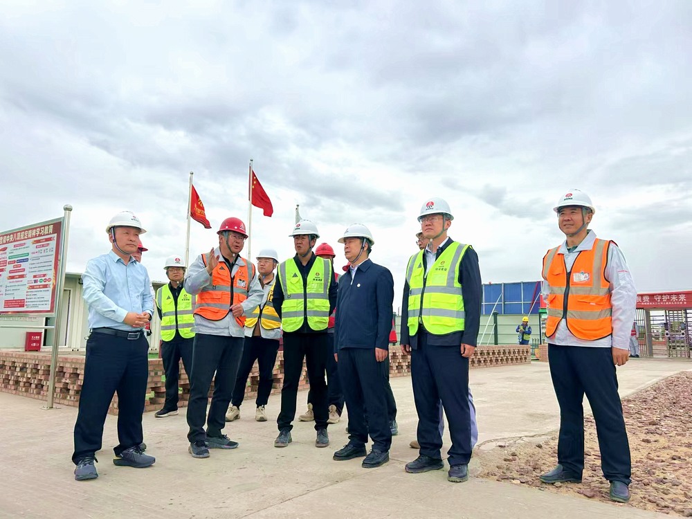 陜煤集團(tuán)工程總監(jiān)、基本建設(shè)管理部總經(jīng)理李仰東深入榆林化學(xué)二期項(xiàng)目檢查指導(dǎo)