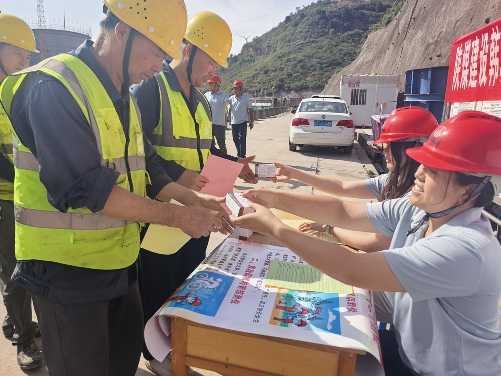 柔肩擔(dān)重任 匠心筑安瀾