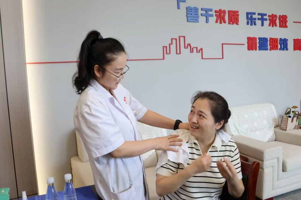 “守護(hù)健康 悅享關(guān)懷”關(guān)愛職工活動走進(jìn)陜煤建設(shè)基層單位