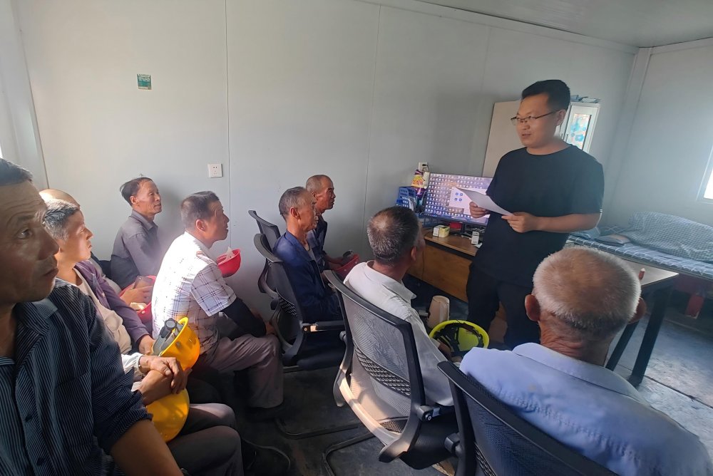 “薪”事落地！陜煤建設路橋分公司專項監(jiān)督讓農民工子女安心上學