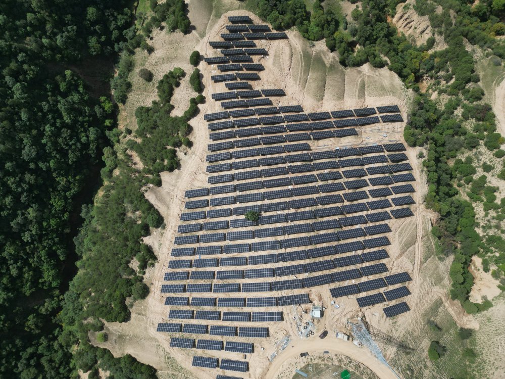 陜煤建設(shè)天工公司承建的安塞區(qū)鐮刀灣鎮(zhèn)100MW農(nóng)光互補(bǔ)項(xiàng)目光伏廠區(qū)#2標(biāo)段順利通過(guò)標(biāo)段完工驗(yàn)收