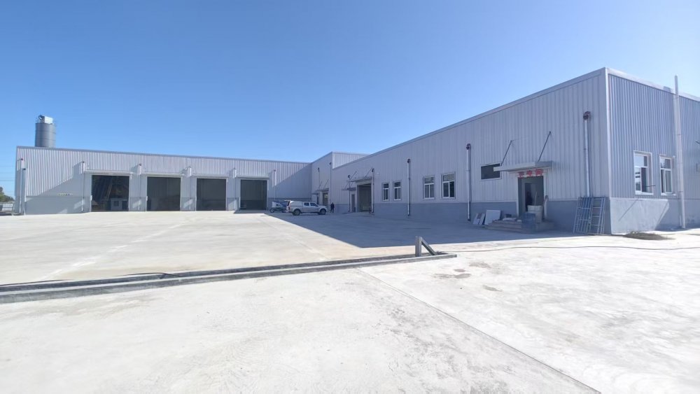 陜煤建設(shè)路橋分公司胡家河煤礦二號風(fēng)井及附屬工程膠輪車庫、材料庫、砂石料庫工程通過預(yù)驗(yàn)收