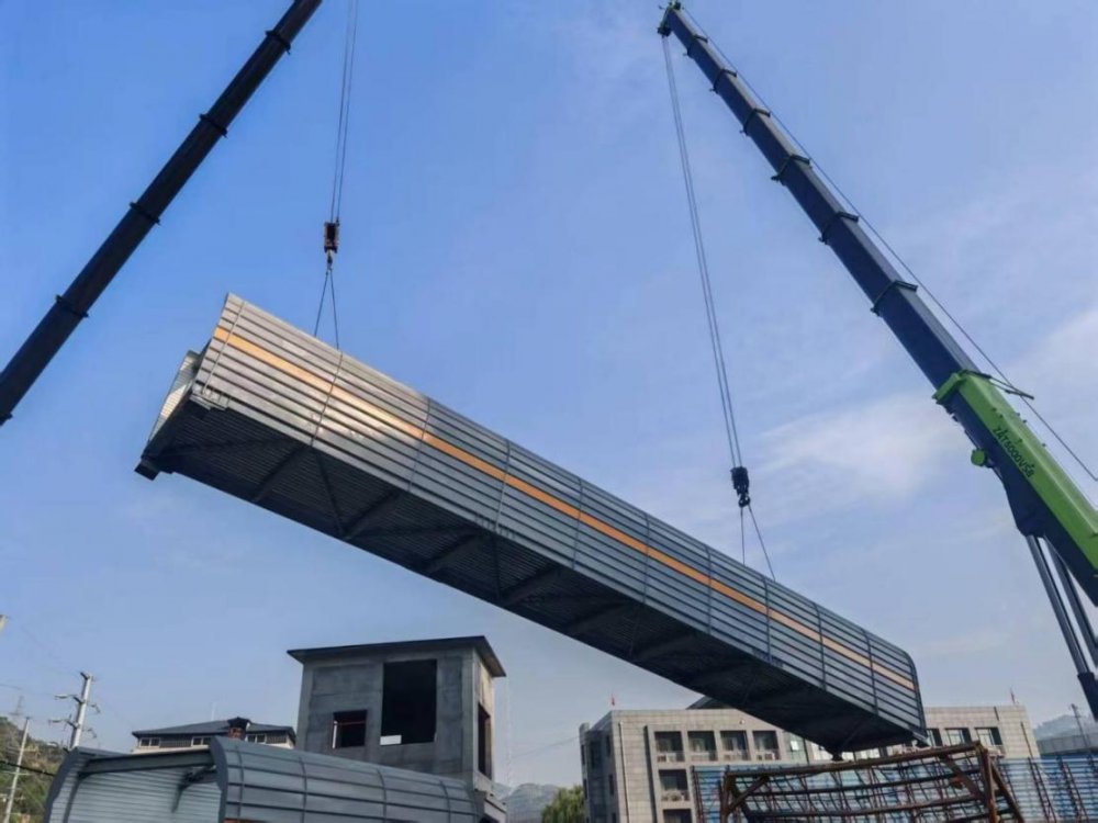 48噸“鋼鐵巨龍”精準(zhǔn)落位！陜煤建設(shè)韓城分公司土建十一項(xiàng)目部“預(yù)演+實(shí)戰(zhàn)”搶出15天工期