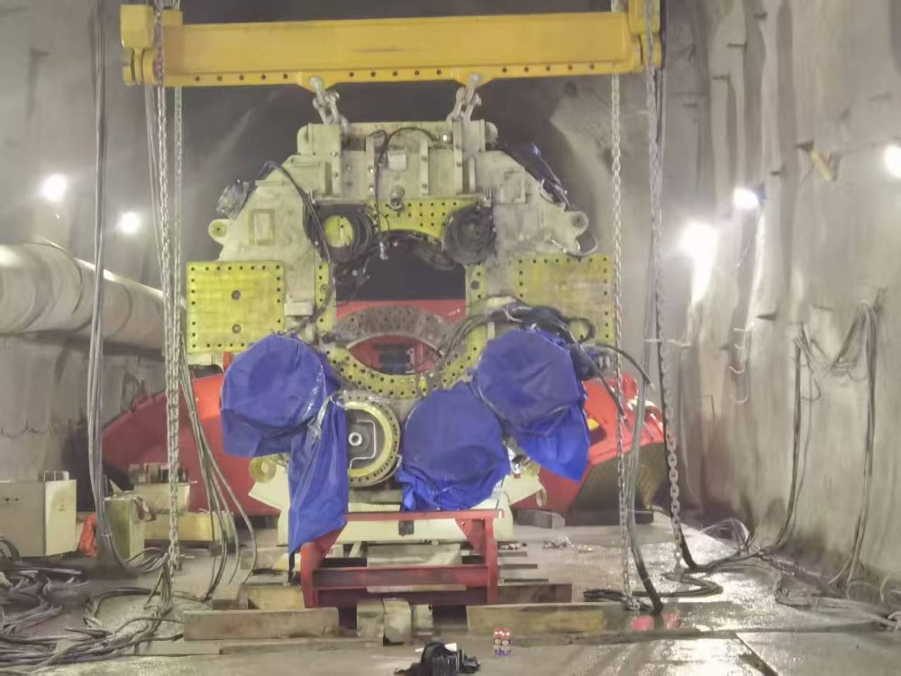 陜煤建設(shè)煤礦運營服務分公司：首臺TBM全斷面掘進機主體安裝完成