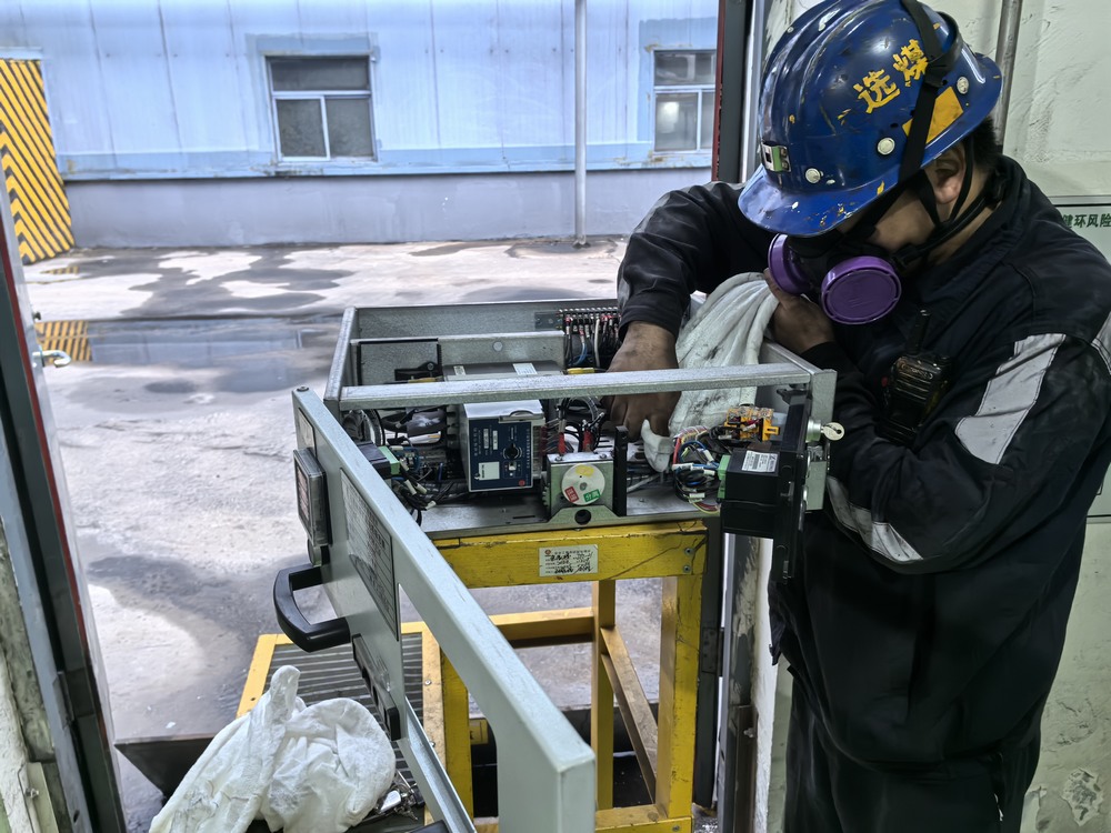 陜煤建設(shè)洗選煤運營公司紅柳林洗煤廠項目部：以電為脈守崗盡責(zé)  精耕細(xì)作護(hù)航生產(chǎn)