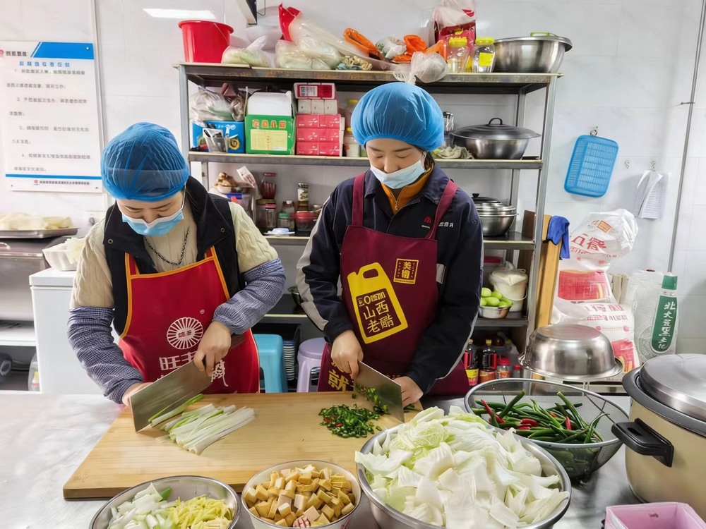 陜煤建設(shè)洗選煤運(yùn)營(yíng)公司第五項(xiàng)目部：以民聲“溫度”標(biāo)注幸?！翱潭取? target=