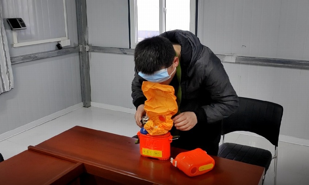 安全為基  扣緊“第一?？圩印?></div>
                                <div   id=