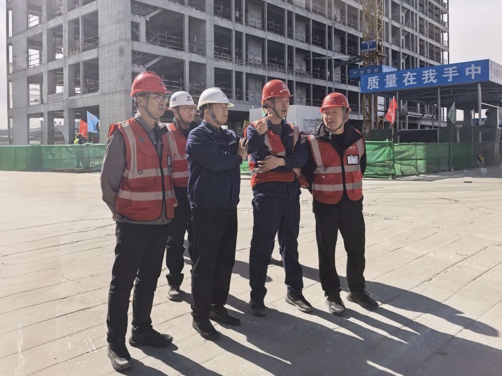 榆林化學(xué)副總經(jīng)理劉振虎深入陜煤建設(shè)天工公司基層項目部檢查指導(dǎo)工作